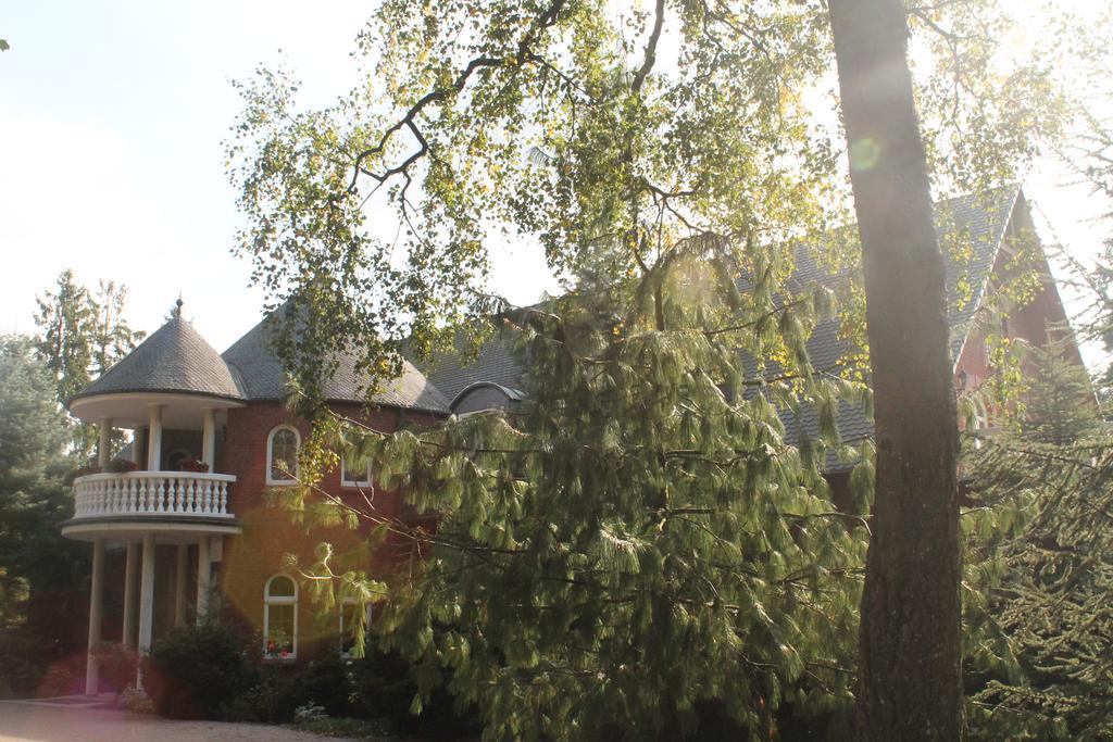 Hotel Und Restaurant Waldschloesschen Crivitz エクステリア 写真