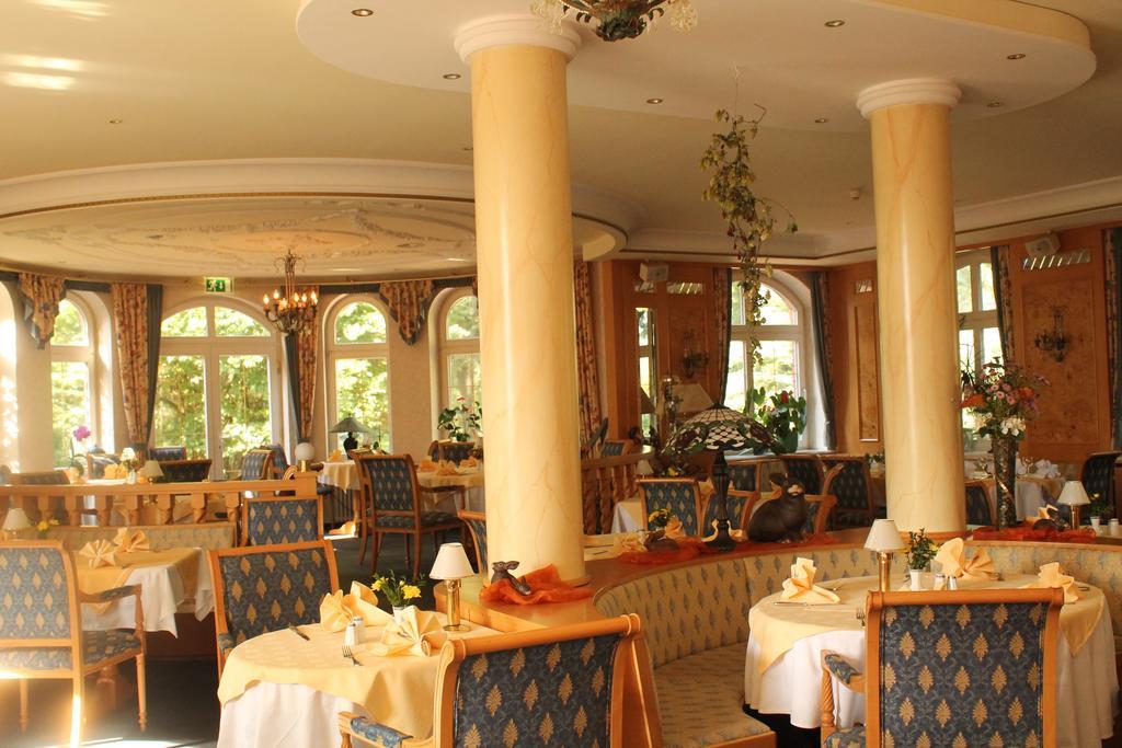 Hotel Und Restaurant Waldschloesschen Crivitz エクステリア 写真