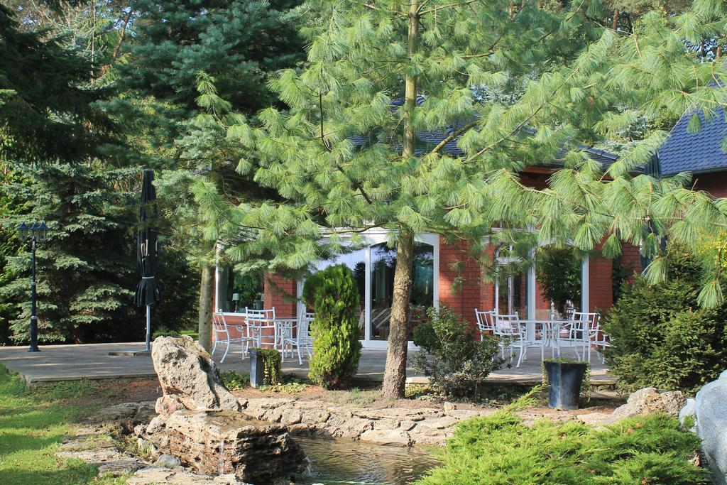 Hotel Und Restaurant Waldschloesschen Crivitz エクステリア 写真