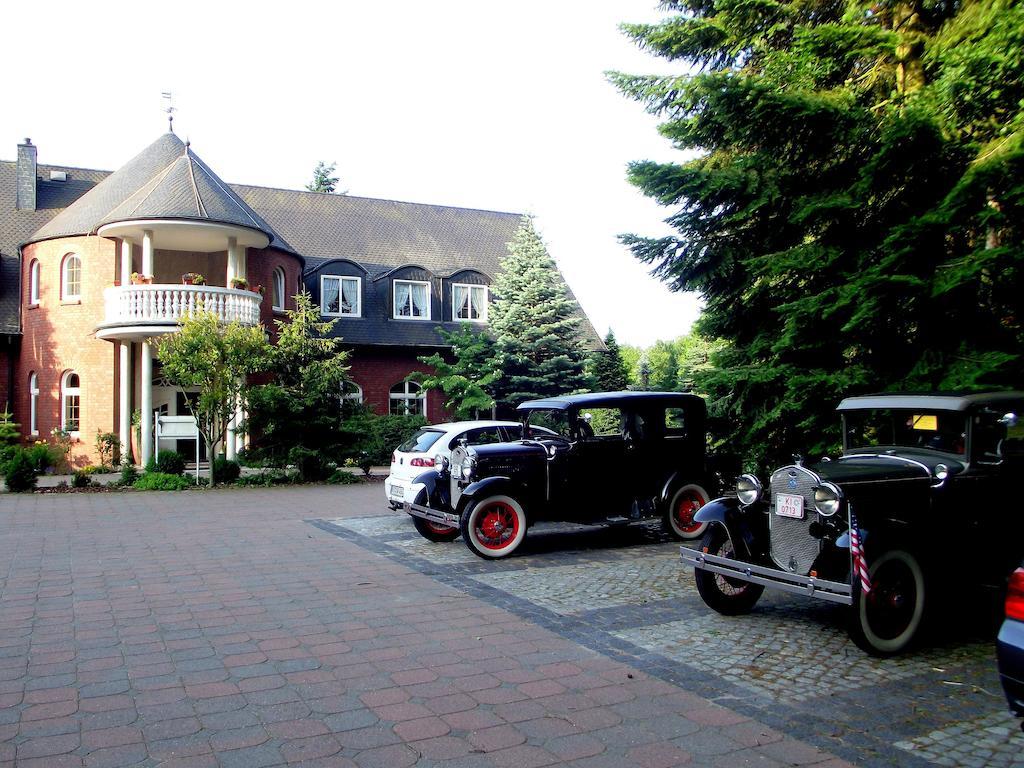 Hotel Und Restaurant Waldschloesschen Crivitz エクステリア 写真