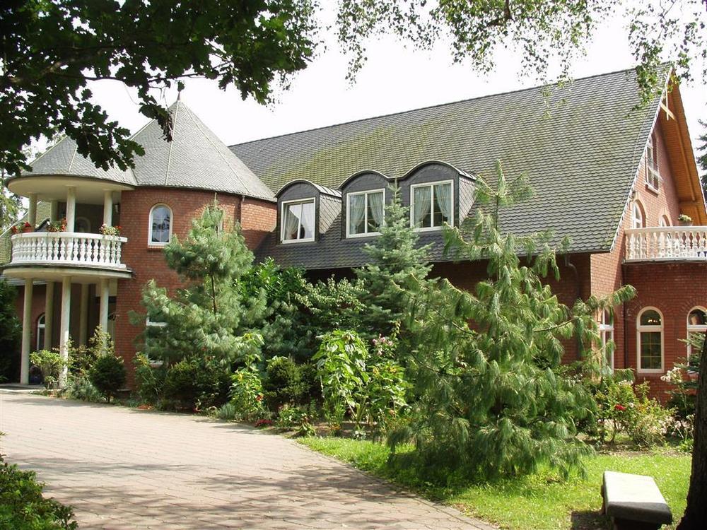 Hotel Und Restaurant Waldschloesschen Crivitz エクステリア 写真