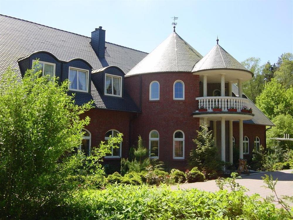 Hotel Und Restaurant Waldschloesschen Crivitz エクステリア 写真