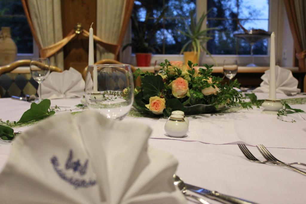 Hotel Und Restaurant Waldschloesschen Crivitz エクステリア 写真