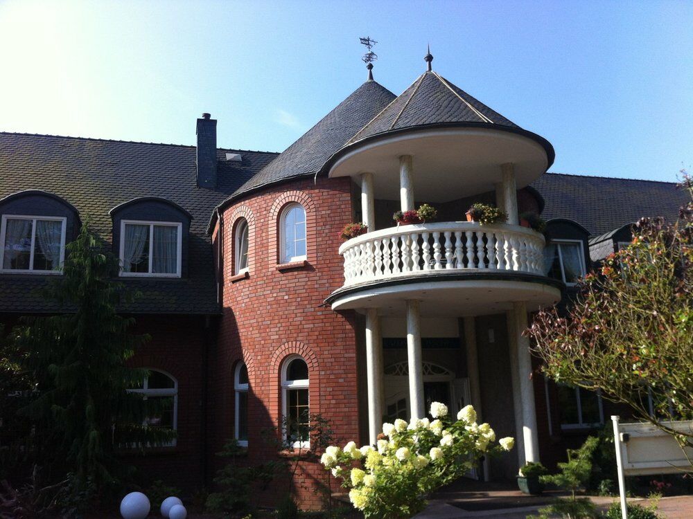 Hotel Und Restaurant Waldschloesschen Crivitz エクステリア 写真